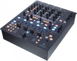 Behringer DDM 4000 DJ Mixer